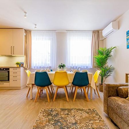 Roomy Apartment 80Sqm At City Center Free Parking Space, Ac & Balcony بودابست المظهر الخارجي الصورة