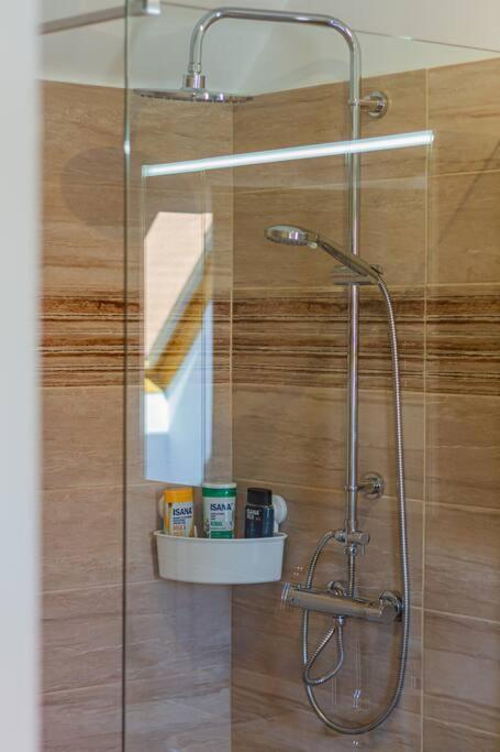 Roomy Apartment 80Sqm At City Center Free Parking Space, Ac & Balcony بودابست المظهر الخارجي الصورة