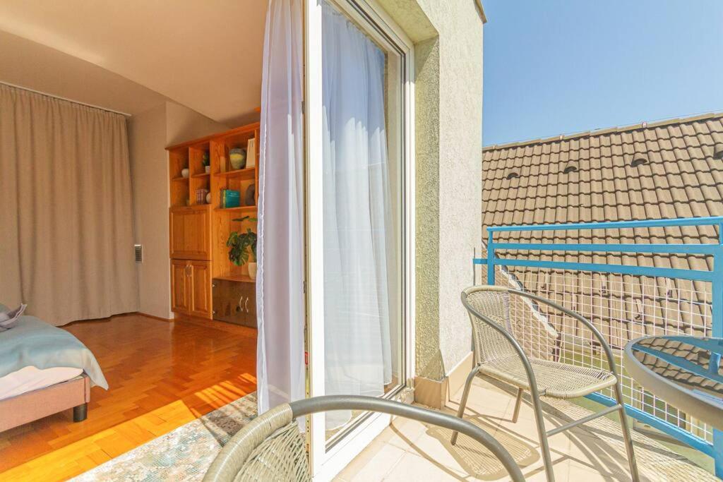 Roomy Apartment 80Sqm At City Center Free Parking Space, Ac & Balcony بودابست المظهر الخارجي الصورة