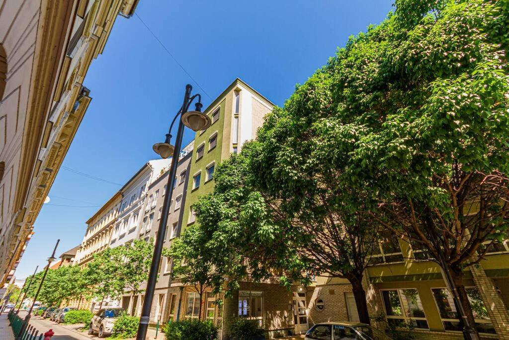 Roomy Apartment 80Sqm At City Center Free Parking Space, Ac & Balcony بودابست المظهر الخارجي الصورة