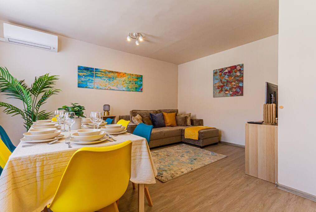 Roomy Apartment 80Sqm At City Center Free Parking Space, Ac & Balcony بودابست المظهر الخارجي الصورة