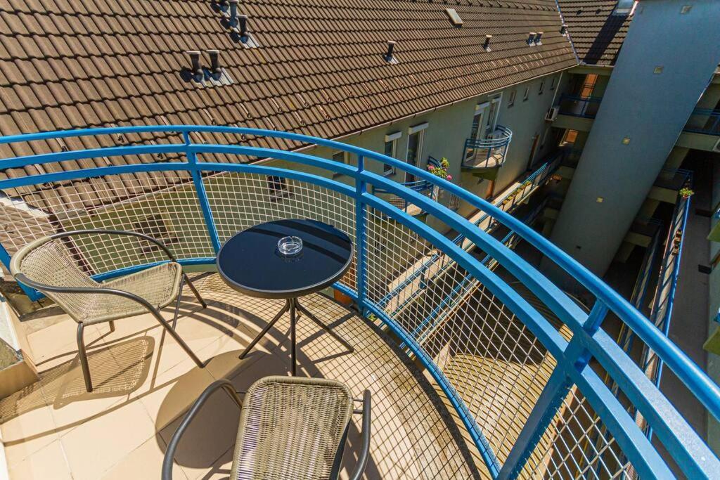 Roomy Apartment 80Sqm At City Center Free Parking Space, Ac & Balcony بودابست المظهر الخارجي الصورة