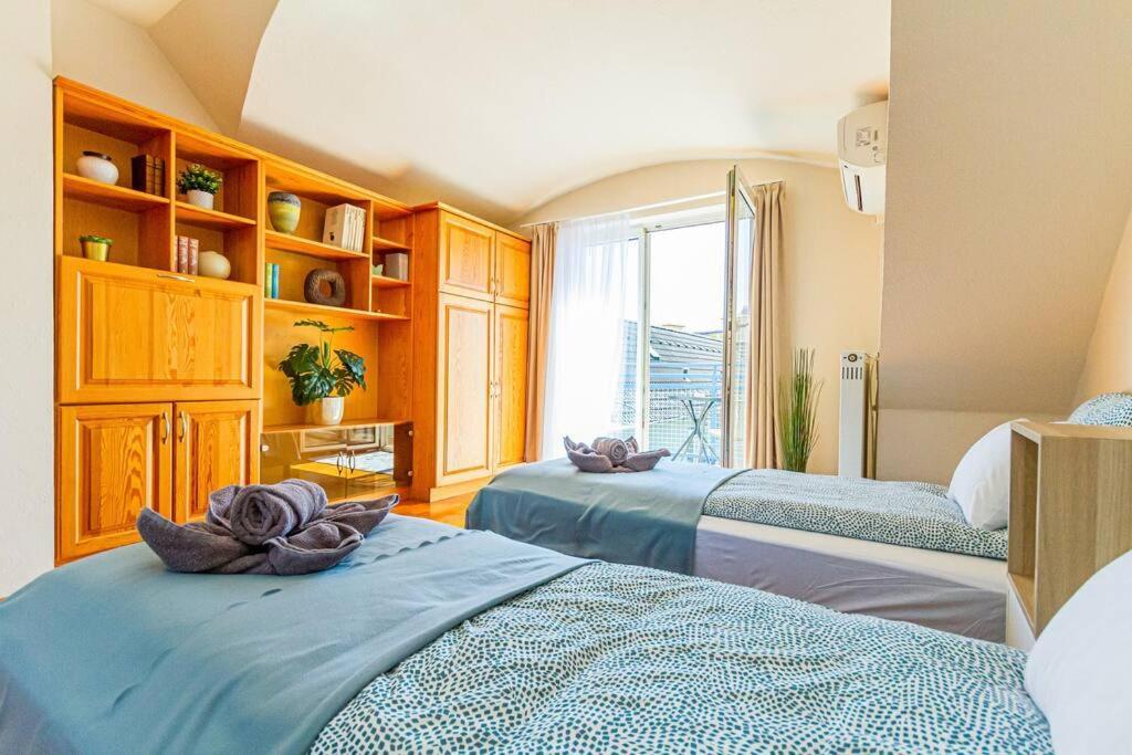 Roomy Apartment 80Sqm At City Center Free Parking Space, Ac & Balcony بودابست المظهر الخارجي الصورة